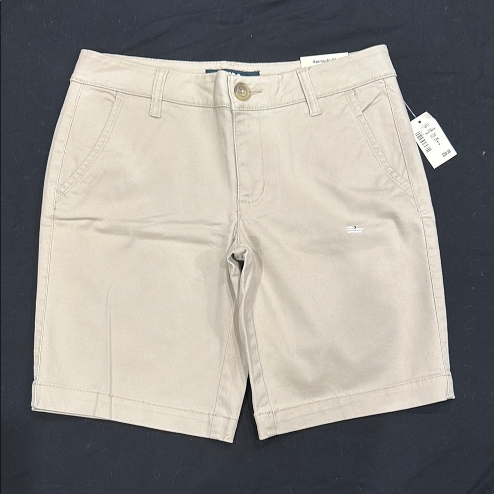 Aero Bermuda Mid Rise Tan Shorts with 9 inch inseam NWT